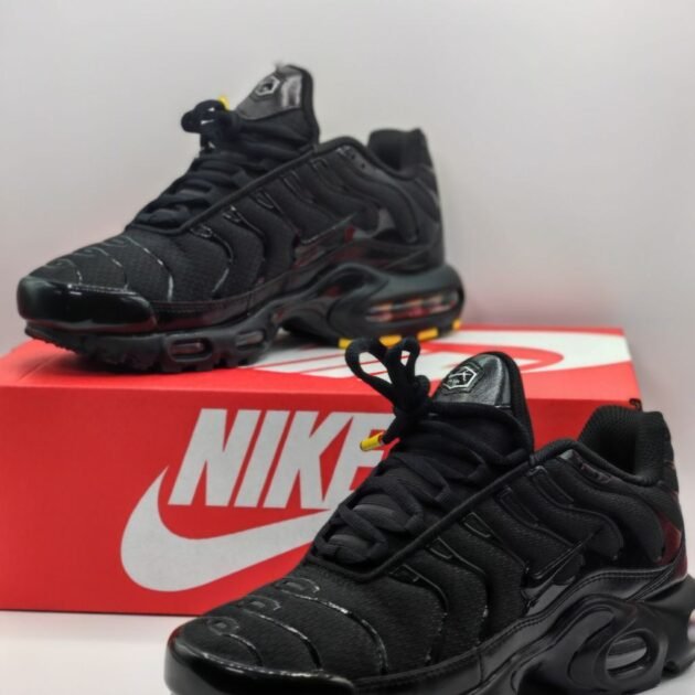 Nike tn black